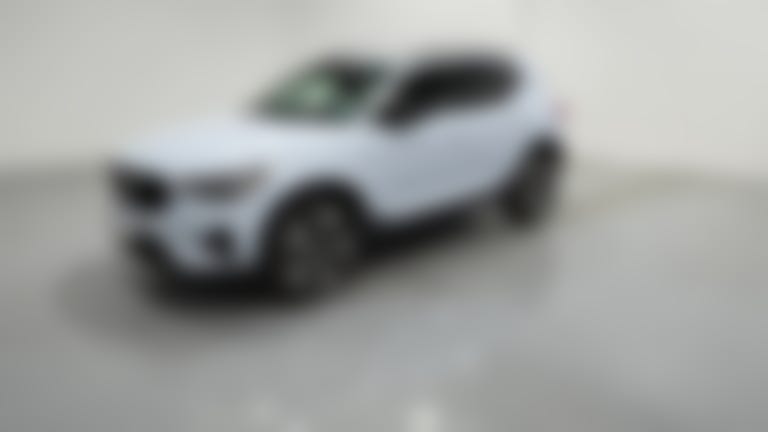 2024 Volvo XC40 vehicle photo