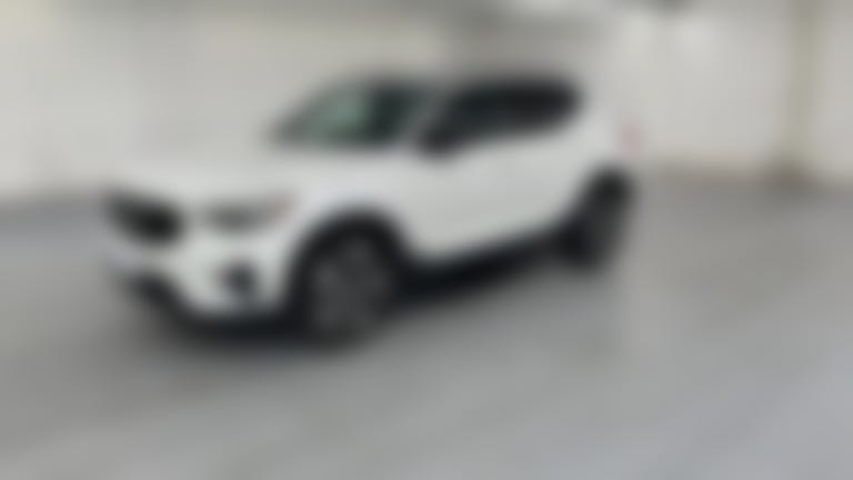 2024 Volvo XC40 vehicle photo
