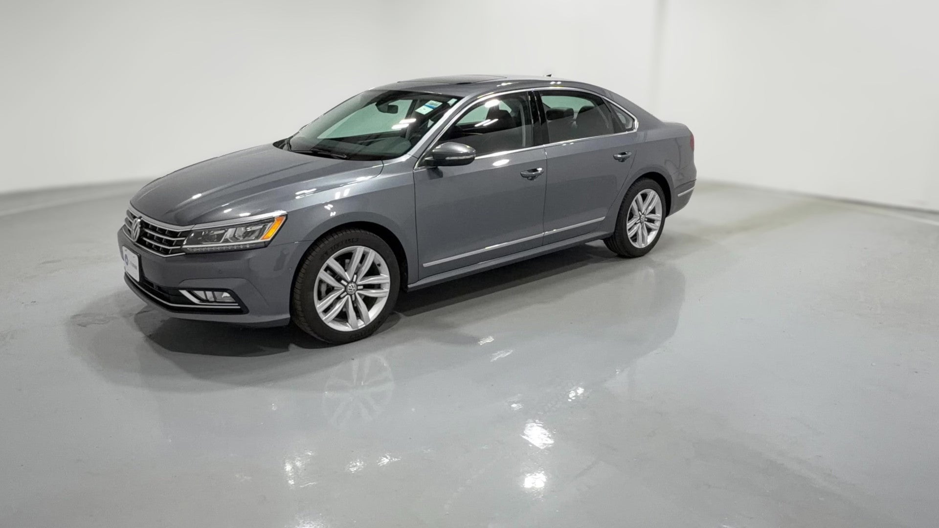 2017 Volkswagen Passat vehicle photo