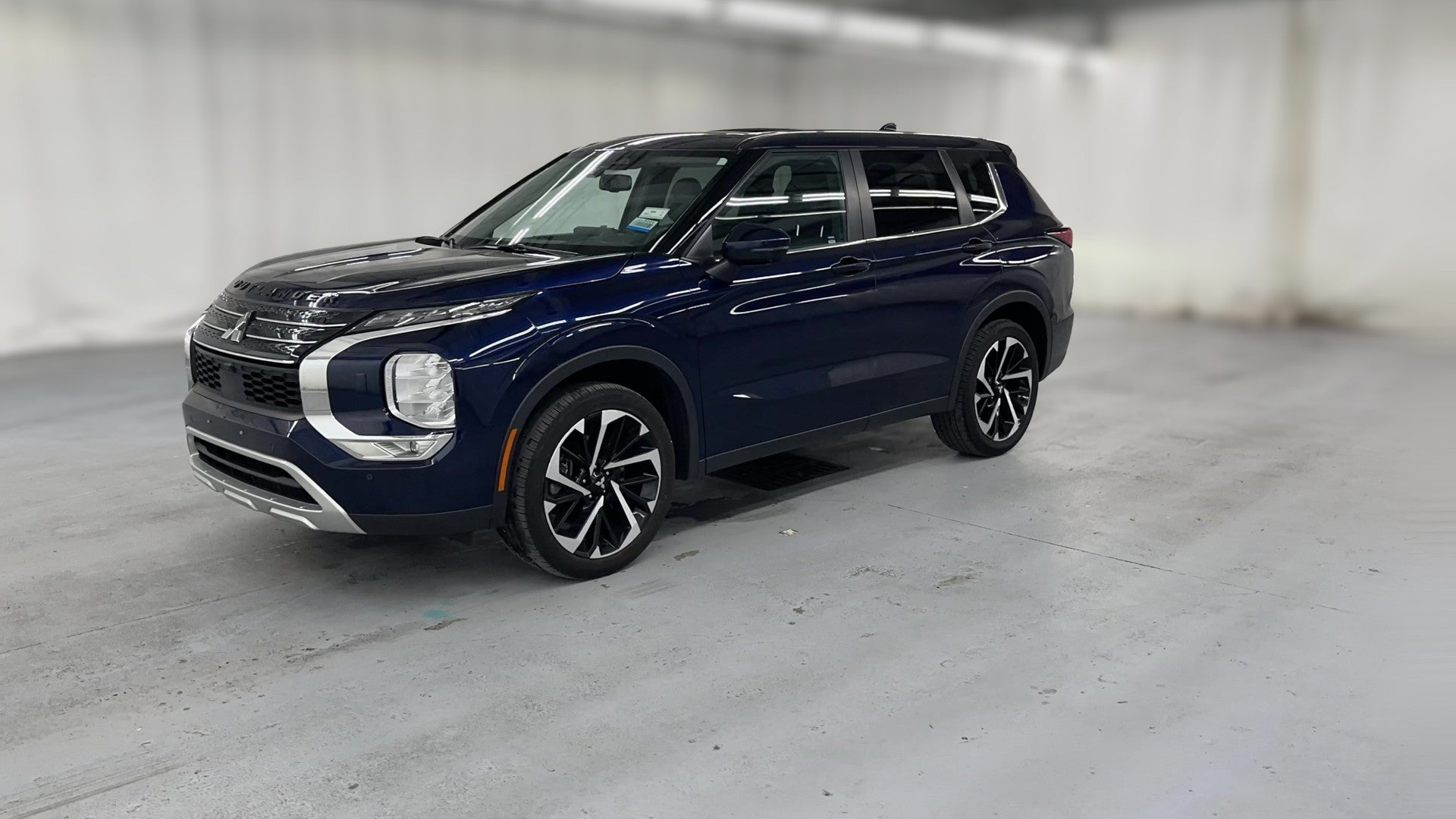 2023 Mitsubishi Outlander vehicle photo