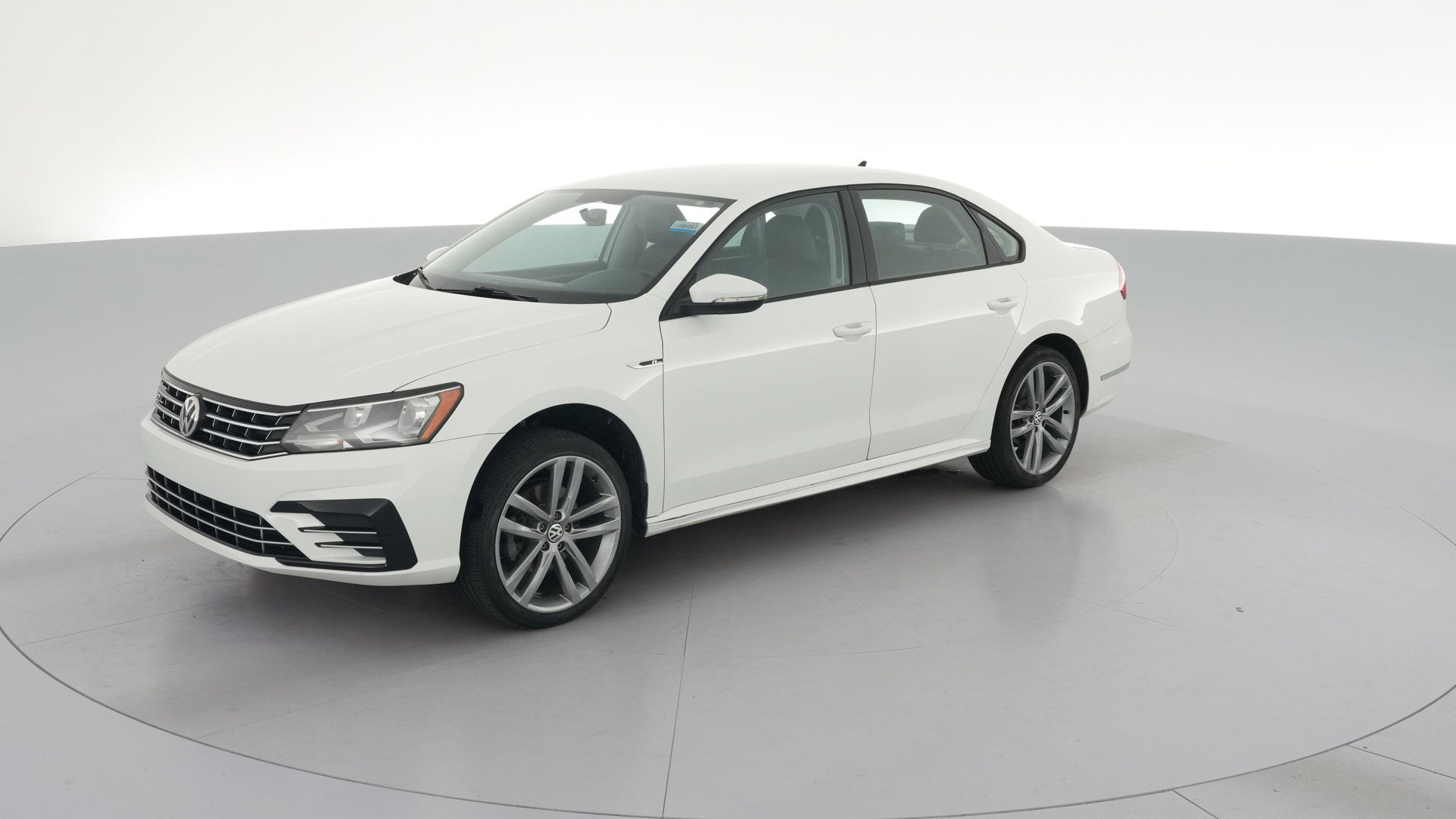 2018 Volkswagen Passat vehicle photo