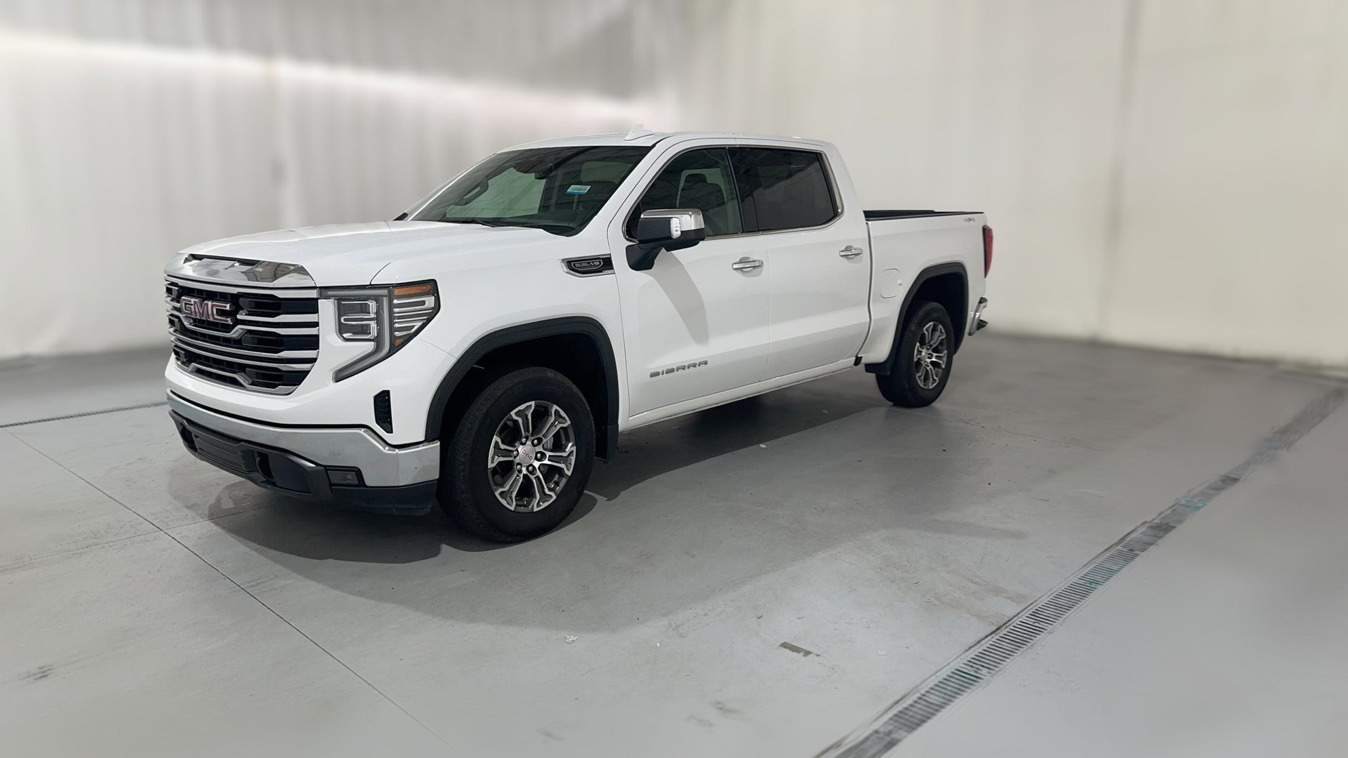 2025 GMC Sierra 1500 Crew Cab vehicle photo