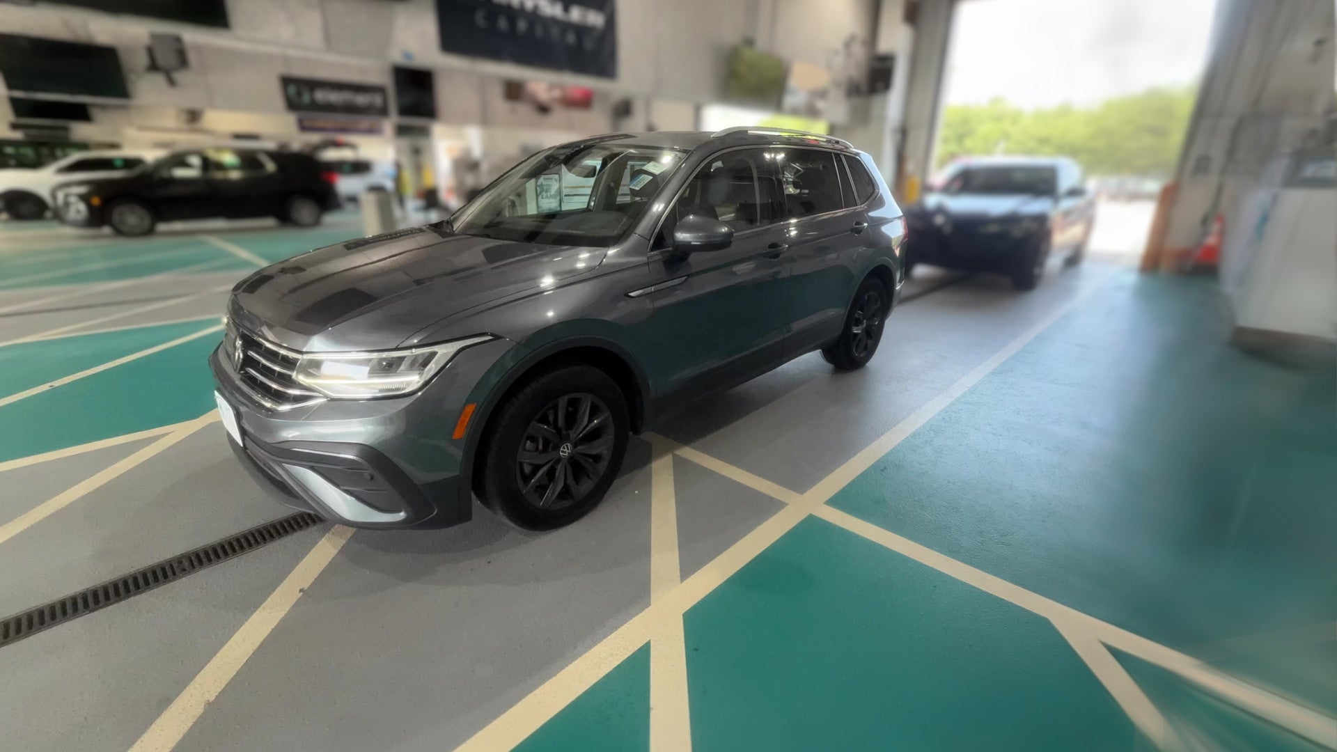 2024 Volkswagen Tiguan vehicle photo