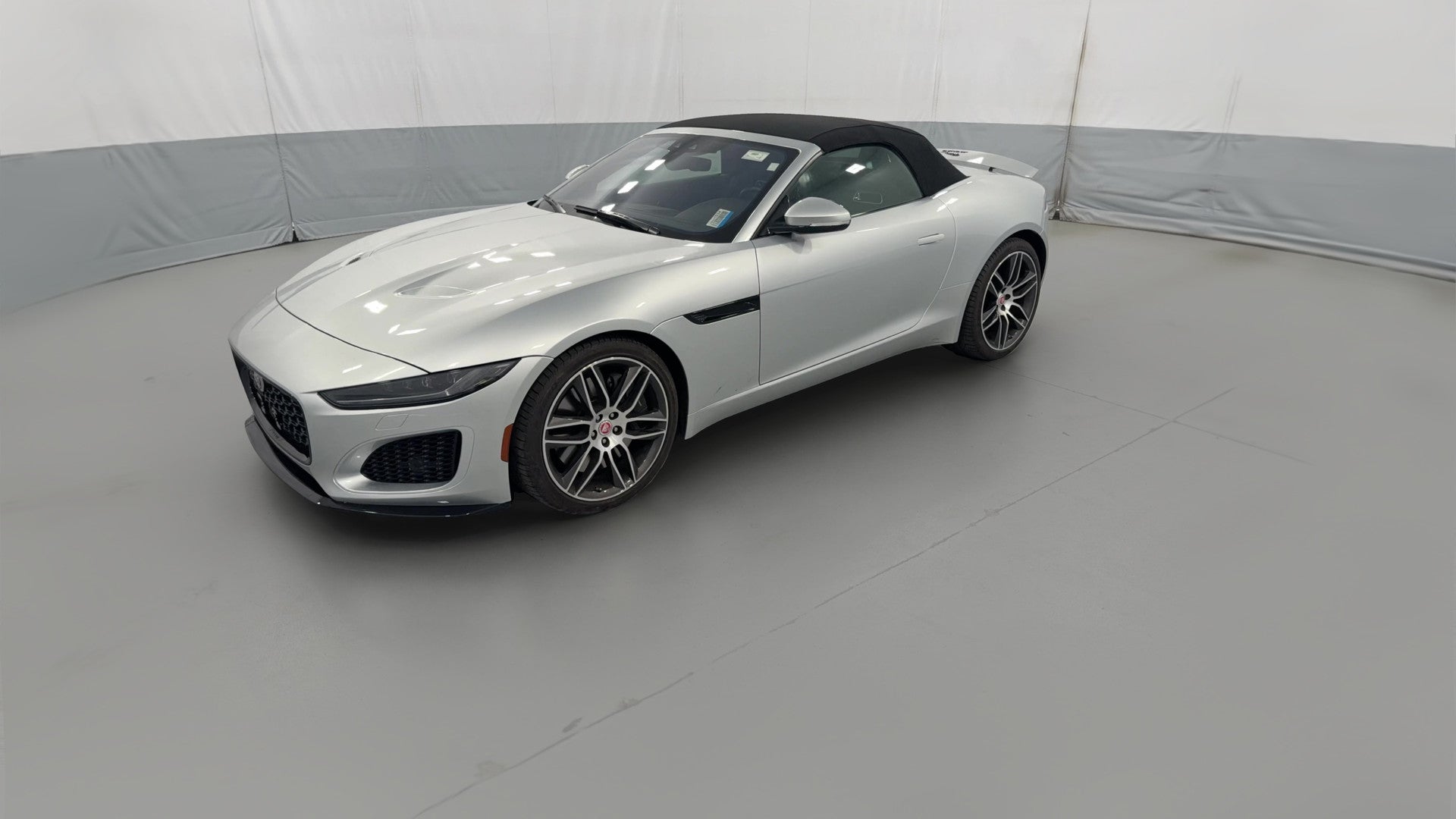 2023 Jaguar F-TYPE vehicle photo