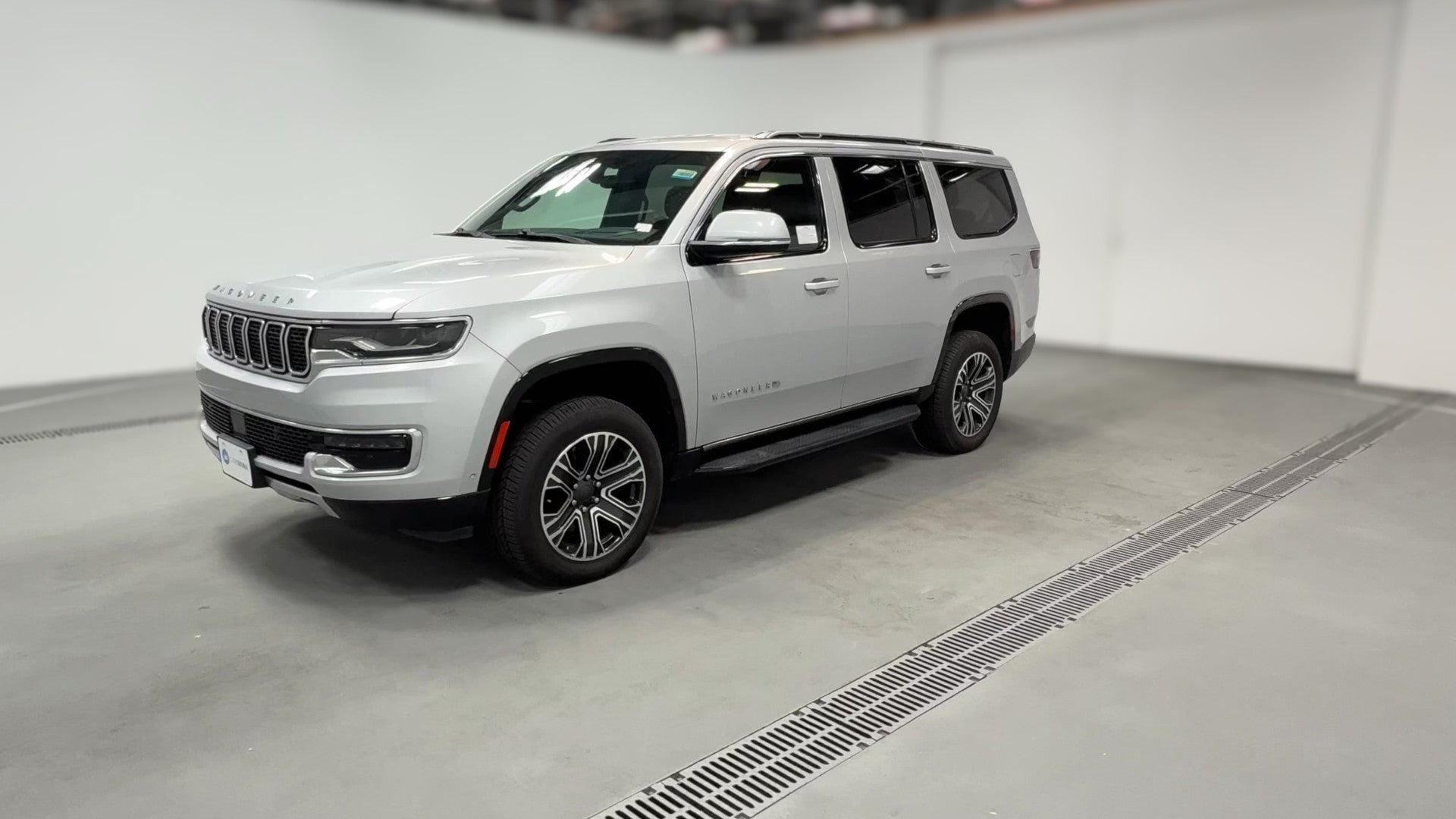 2022 Jeep Wagoneer vehicle photo