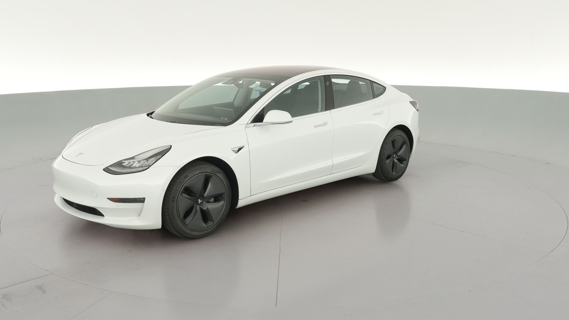 2018 Tesla Model 3 vehicle photo