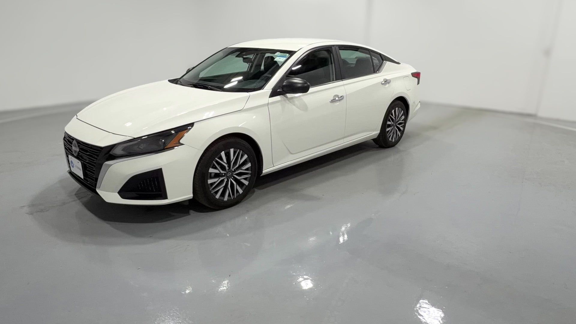 2025 Nissan Altima vehicle photo