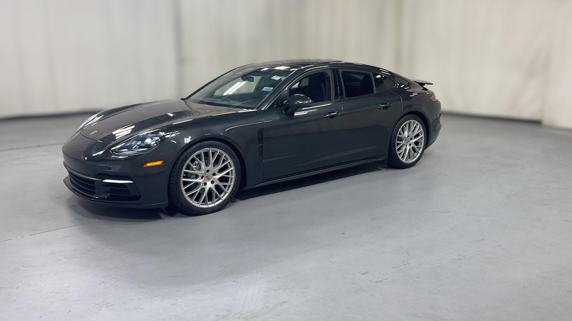 2017 Porsche Panamera vehicle photo