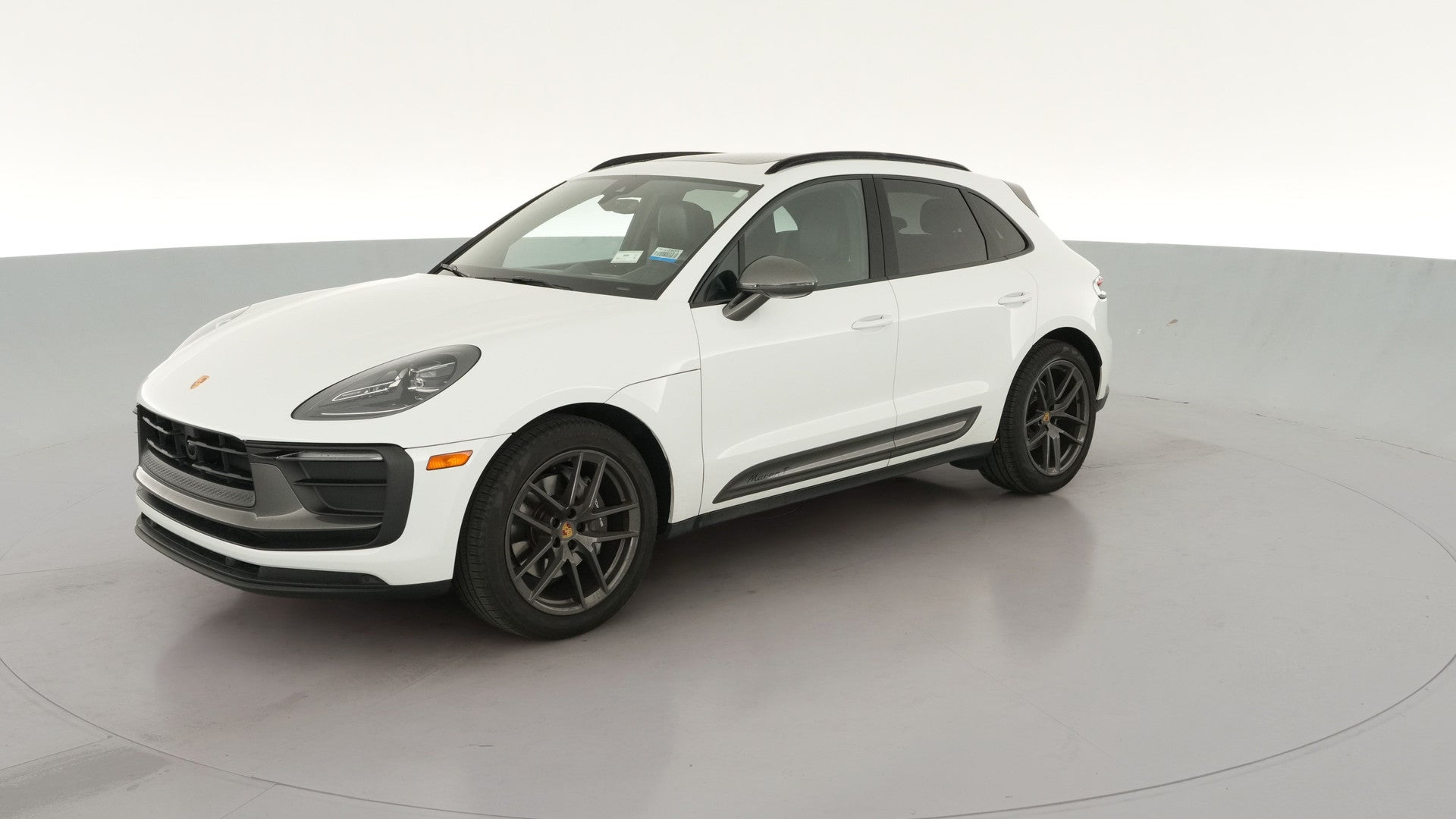 2023 Porsche Macan vehicle photo