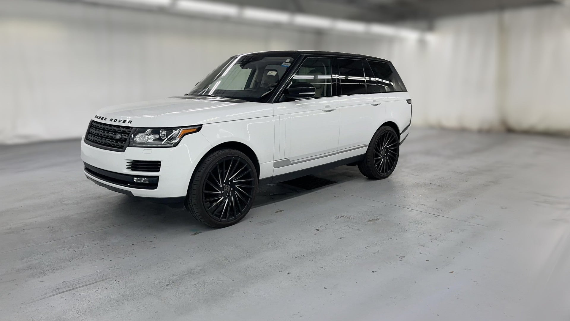 2017 Land Rover Range Rover vehicle photo