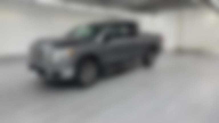 2019 Nissan Titan Crew Cab vehicle photo