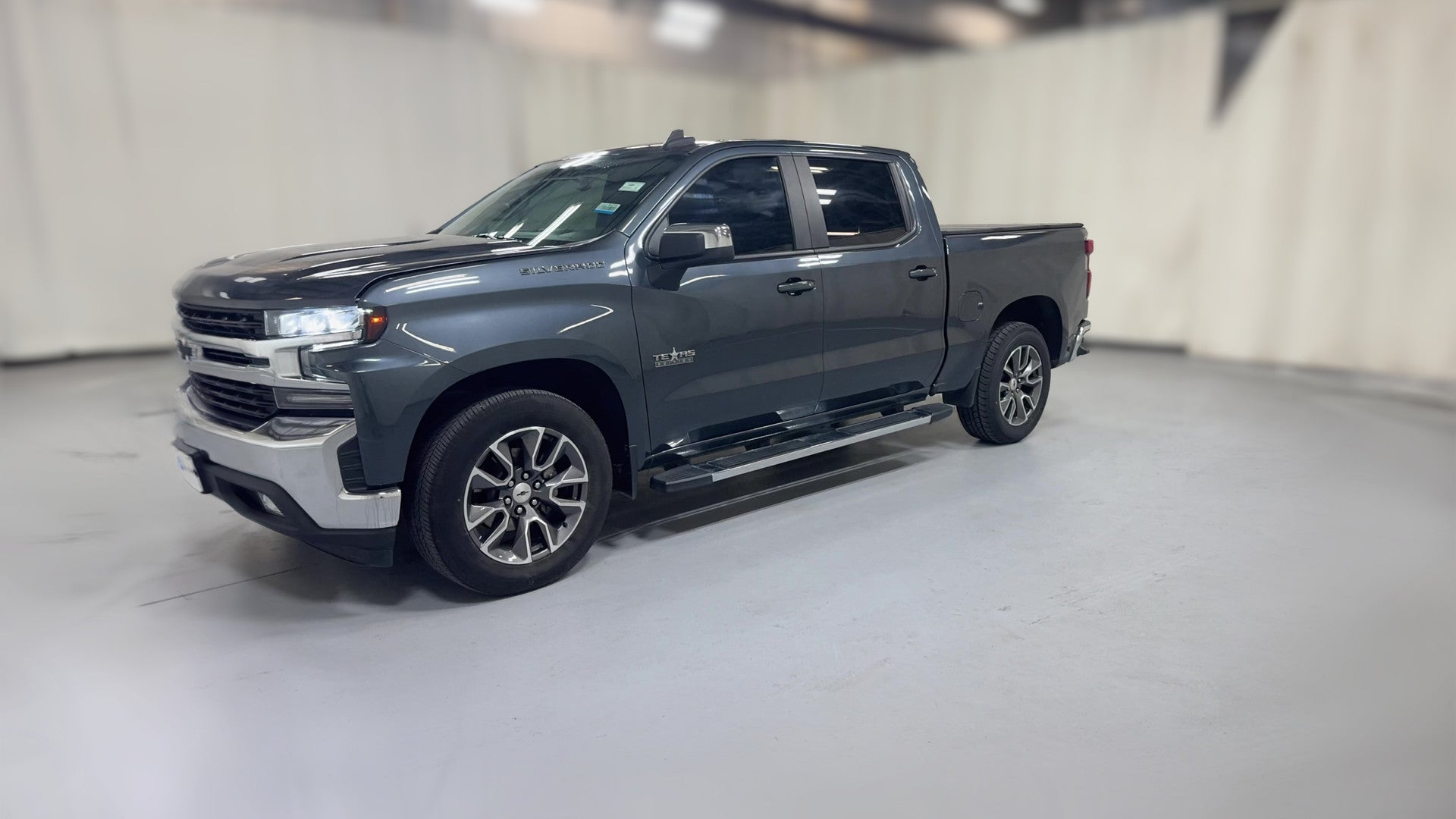 2019 Chevrolet Silverado 1500 Crew Cab vehicle photo