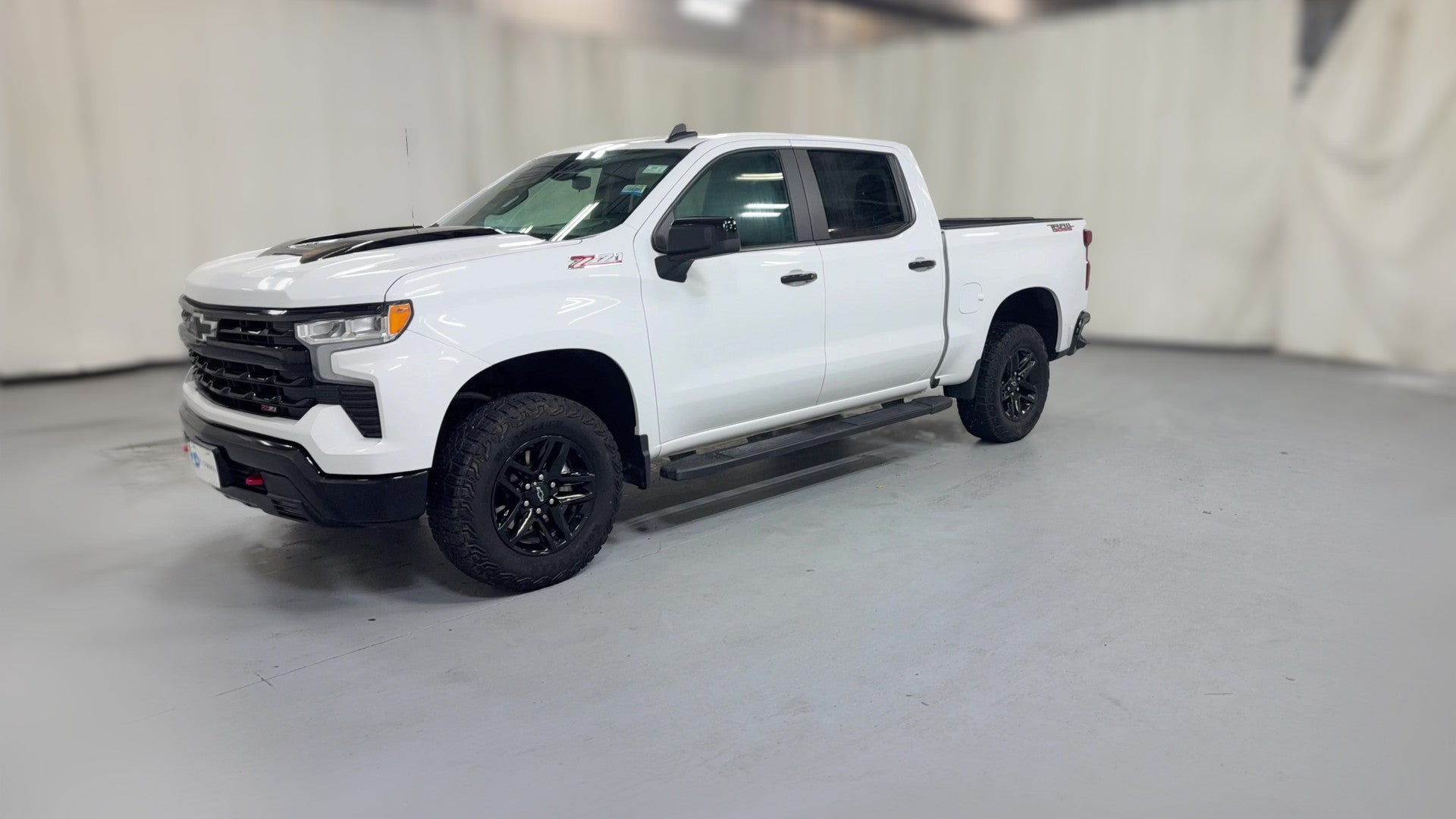 2025 Chevrolet Silverado 1500 Crew Cab vehicle photo