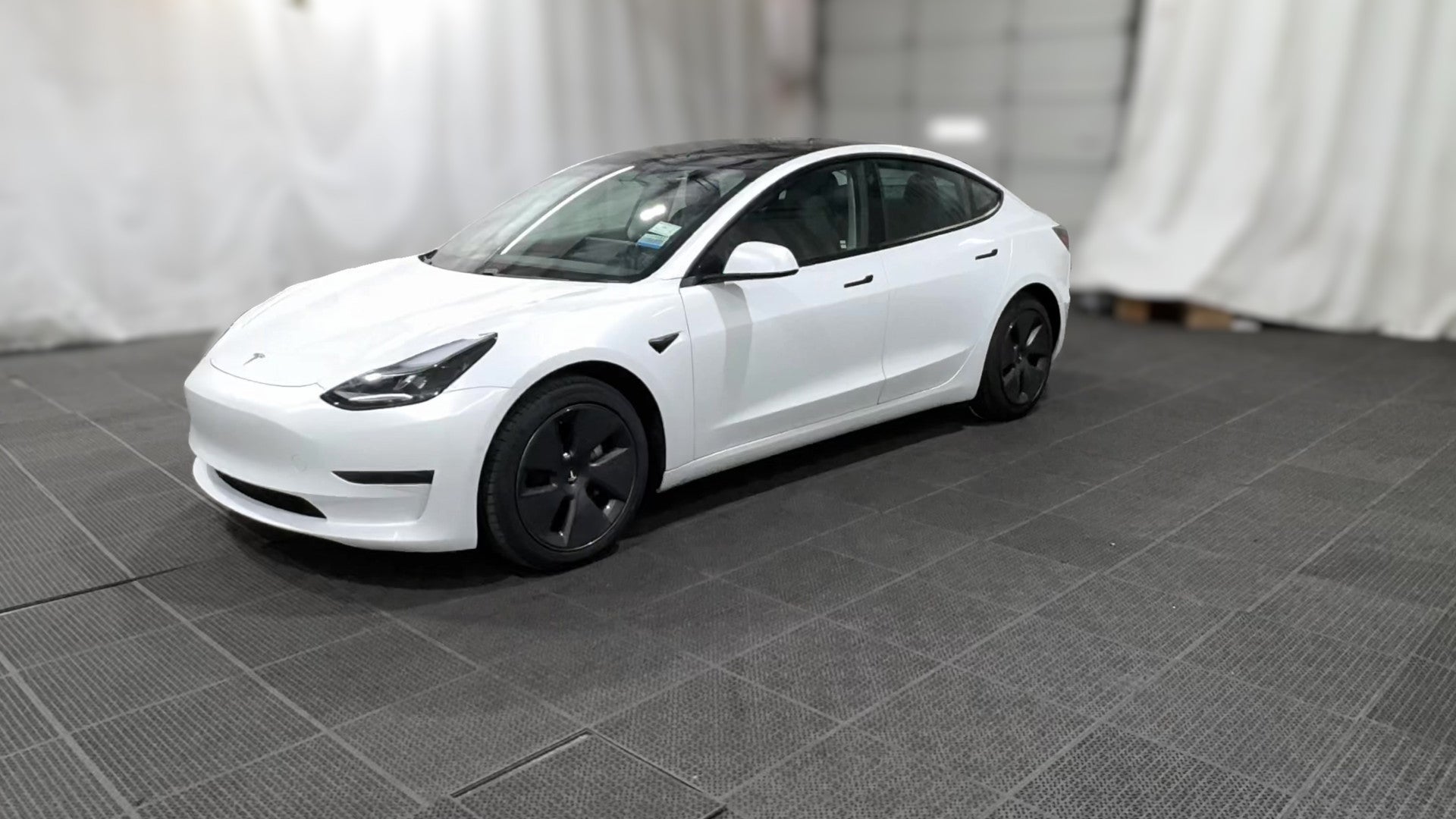 2021 Tesla Model 3 vehicle photo