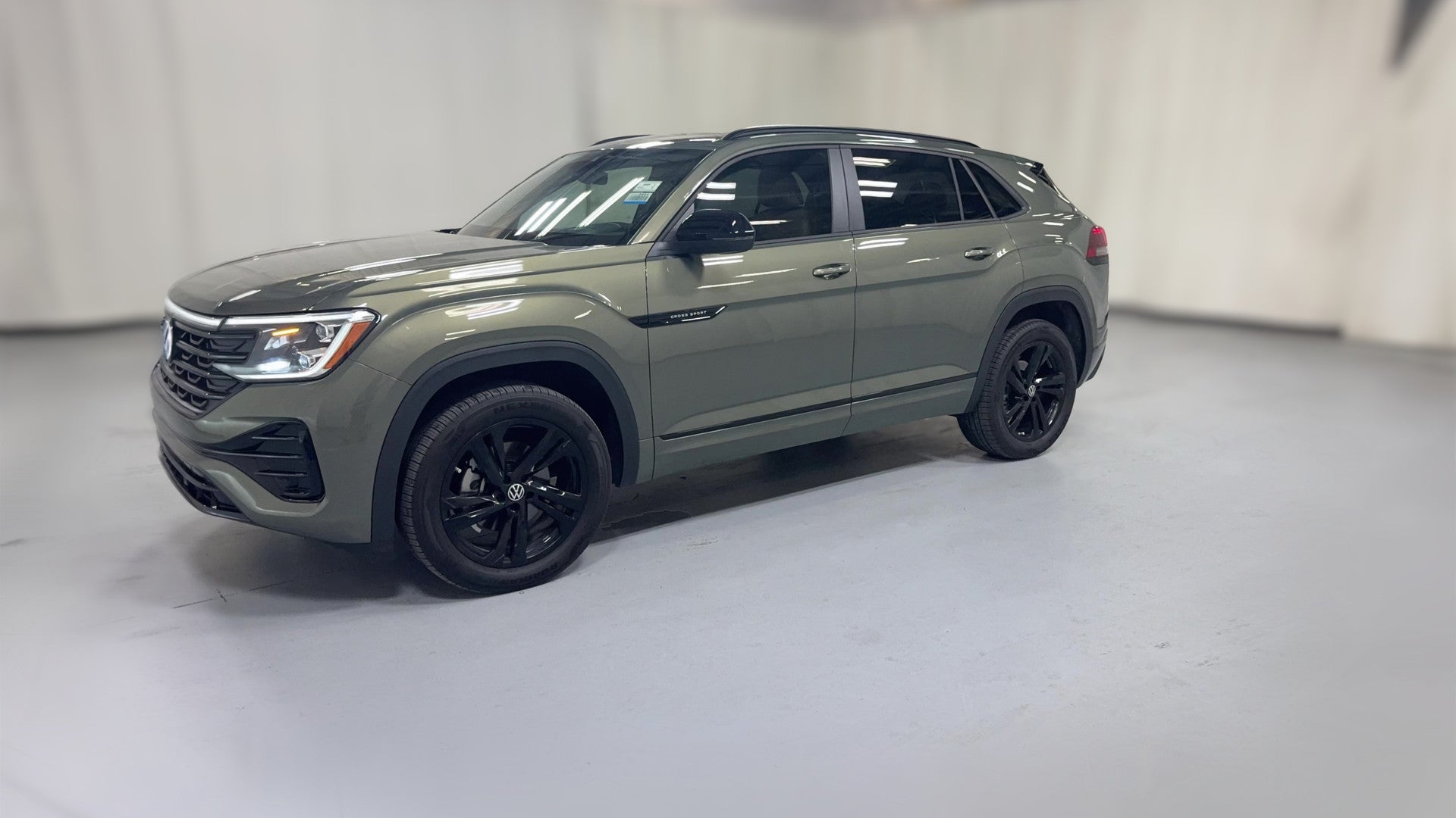 2025 Volkswagen Atlas Cross Sport vehicle photo