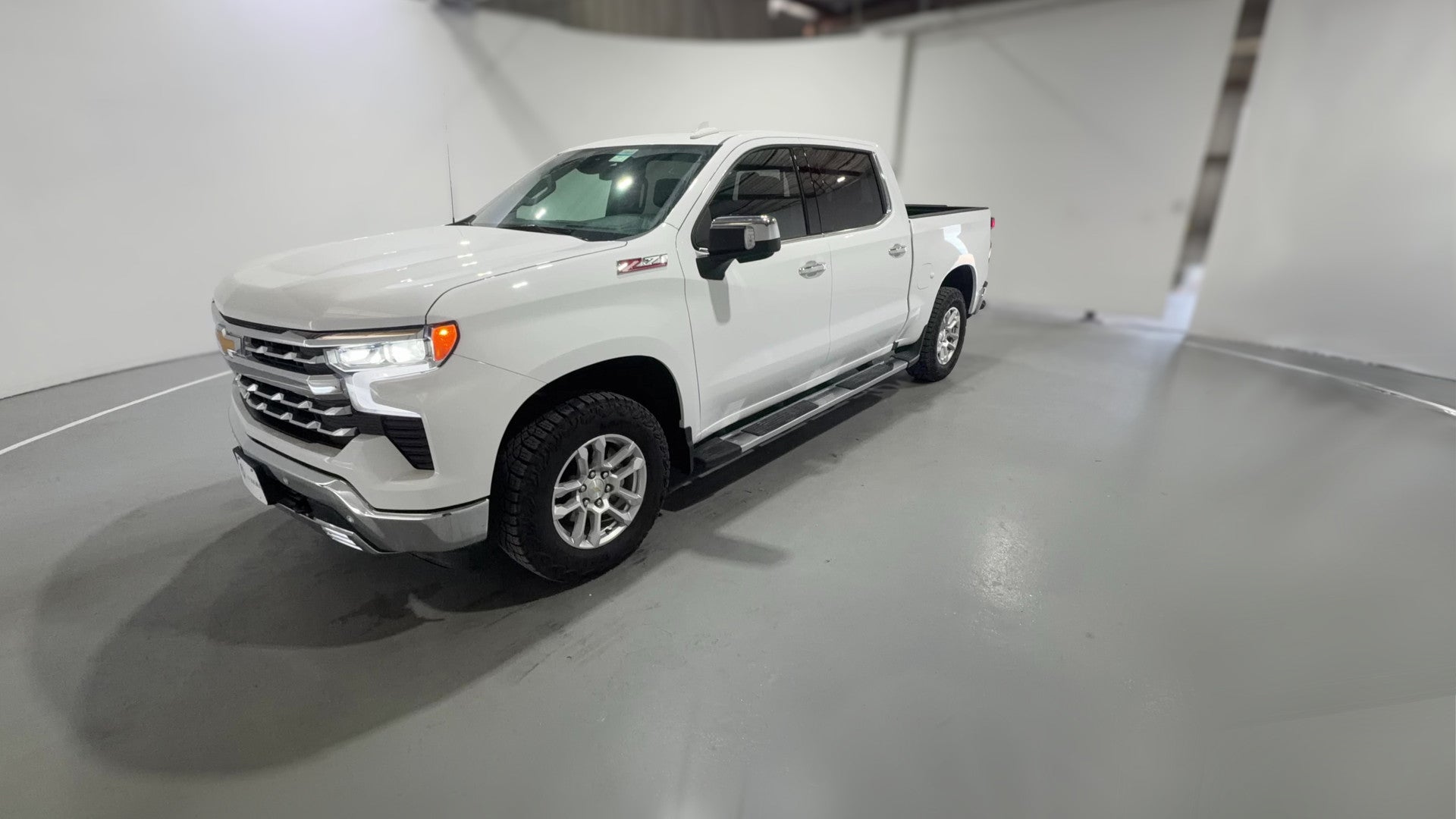 2025 Chevrolet Silverado 1500 Crew Cab vehicle photo