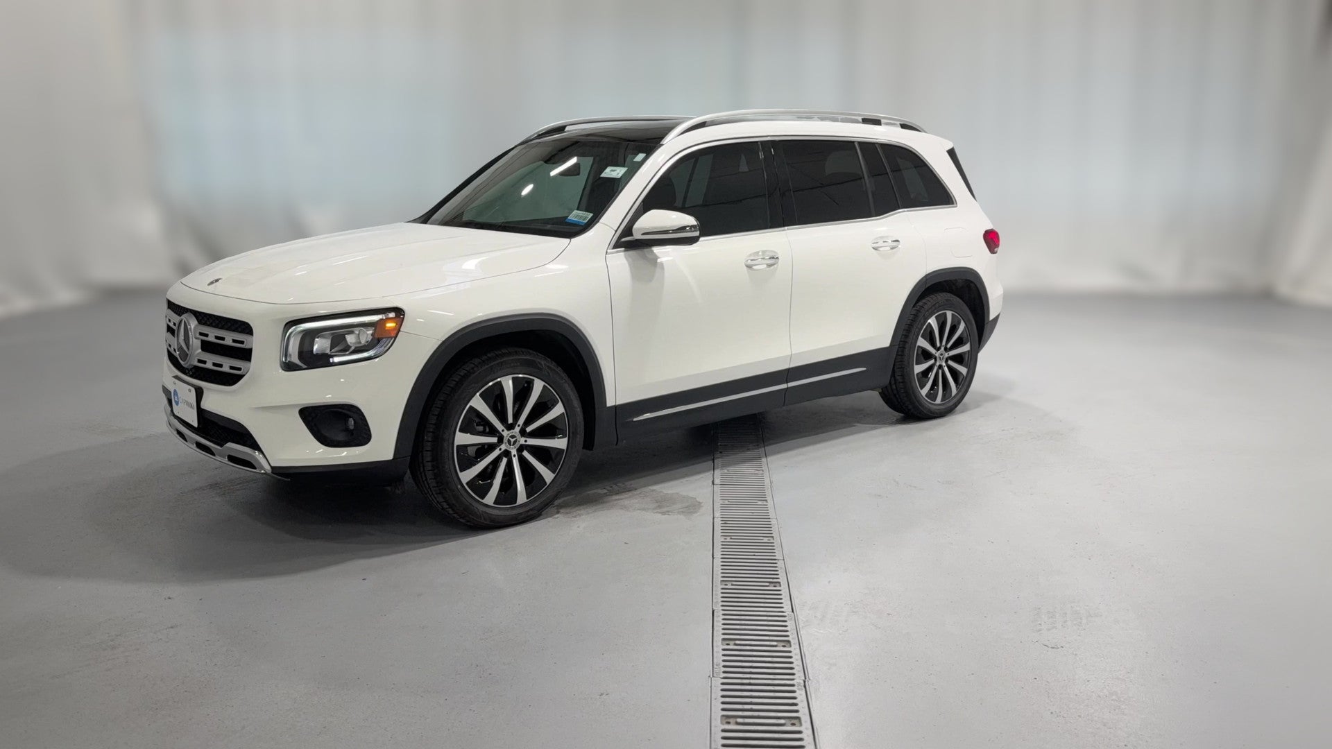 2023 Mercedes-Benz GLB vehicle photo