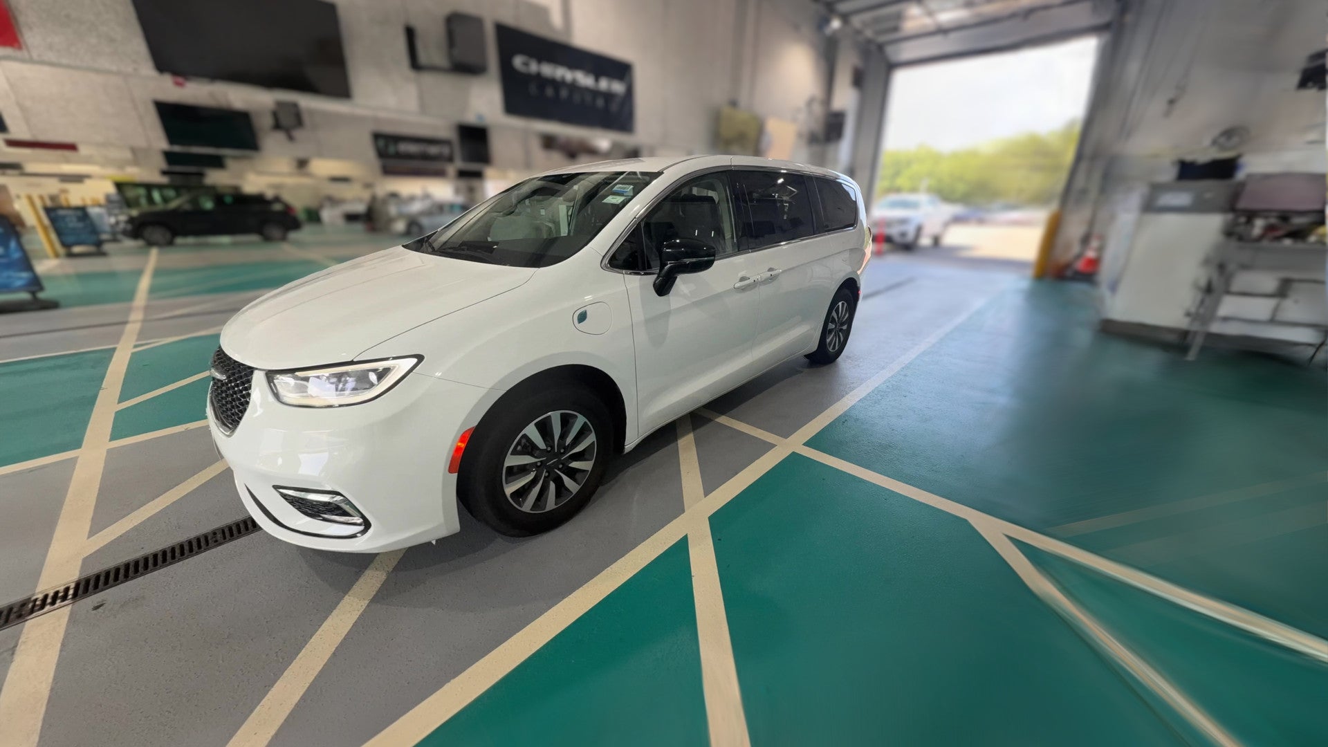 2024 Chrysler Pacifica Hybrid vehicle photo