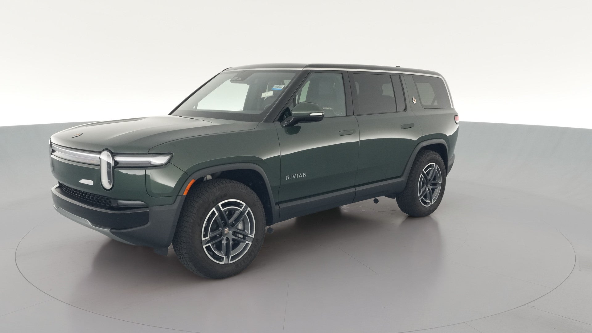 2025 Rivian R1S vehicle photo