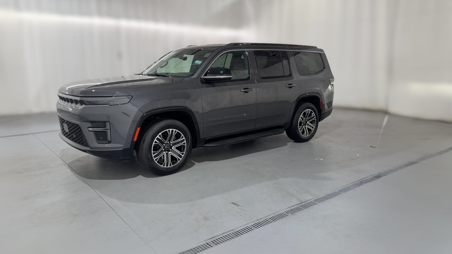 2026 Jeep Grand Wagoneer vehicle photo