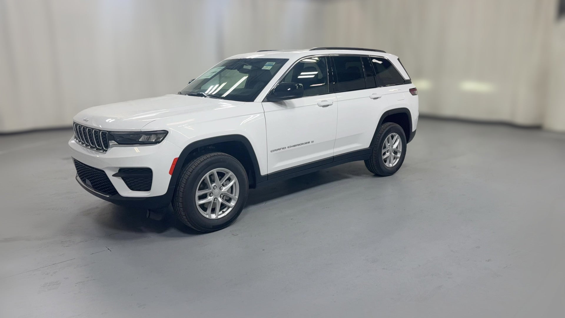 2026 Jeep Grand Cherokee vehicle photo