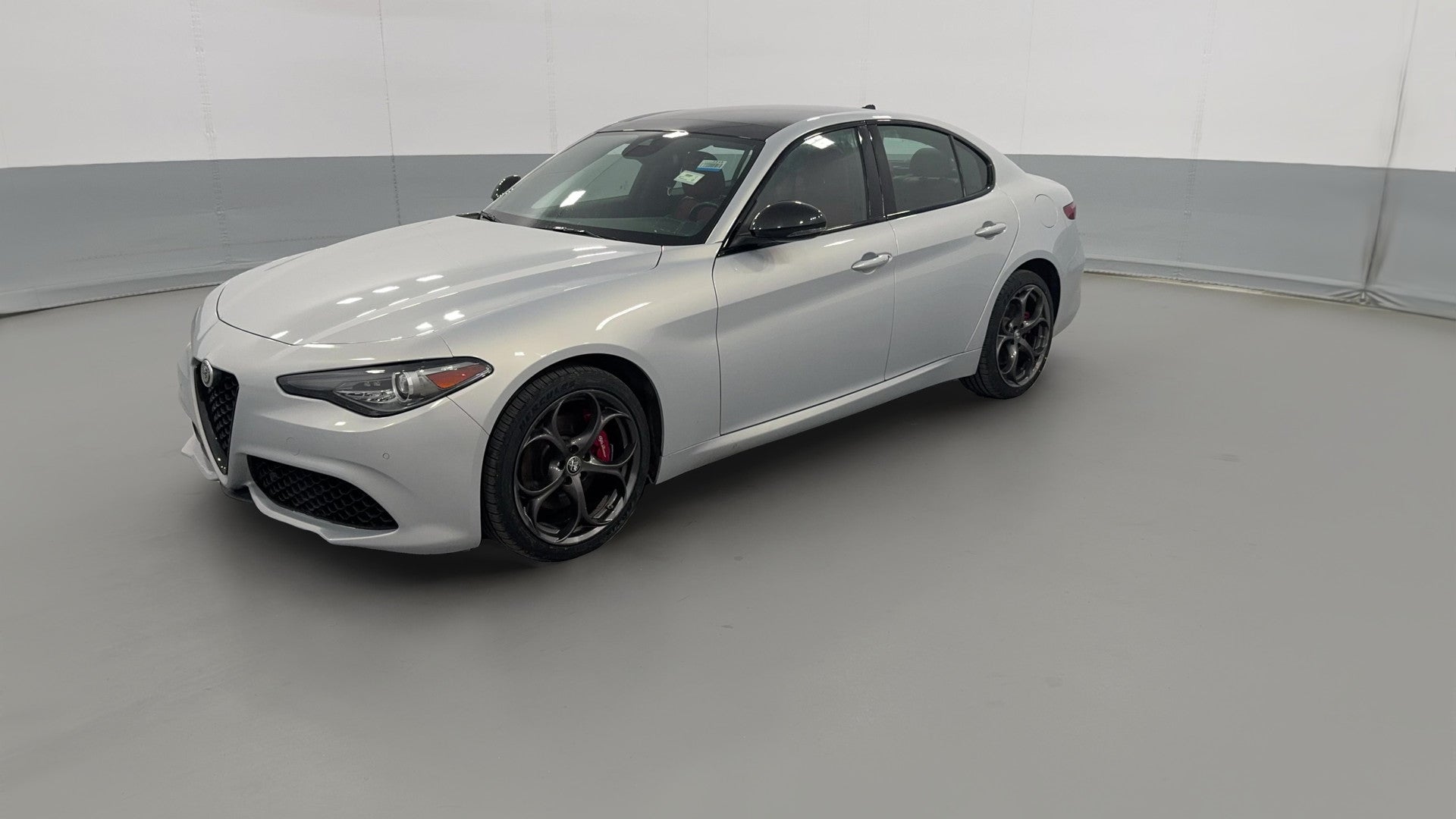 2021 Alfa Romeo Giulia vehicle photo