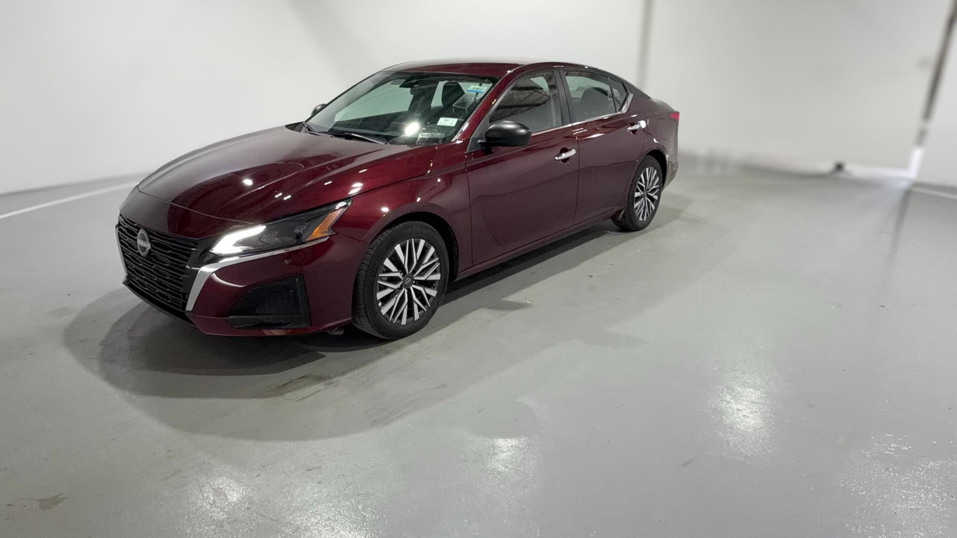 2025 Nissan Altima vehicle photo