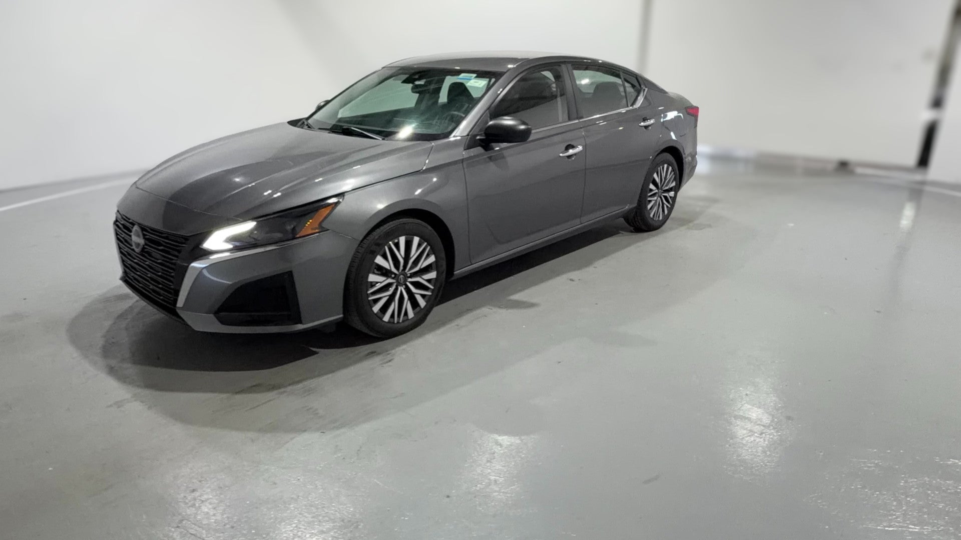2025 Nissan Altima vehicle photo
