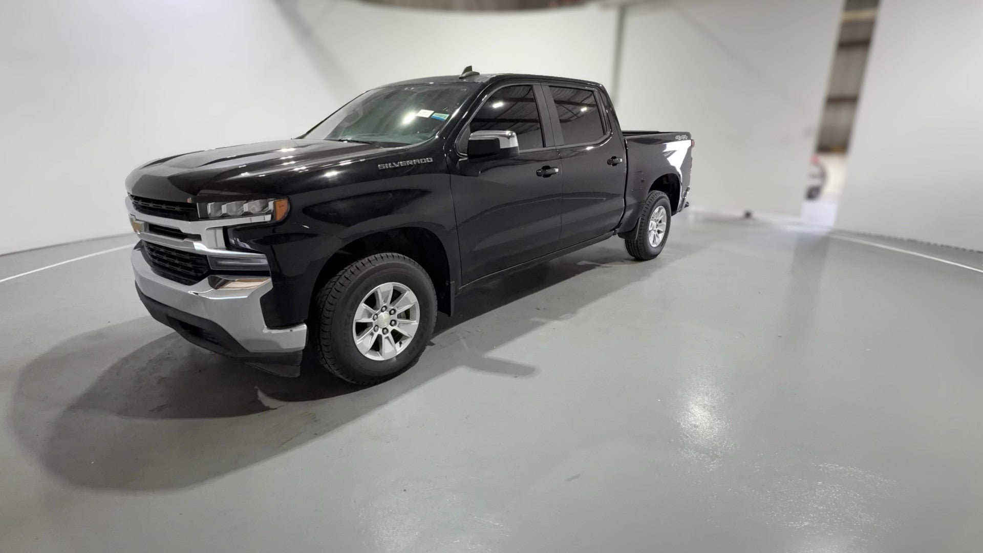 2020 Chevrolet Silverado 1500 Crew Cab vehicle photo