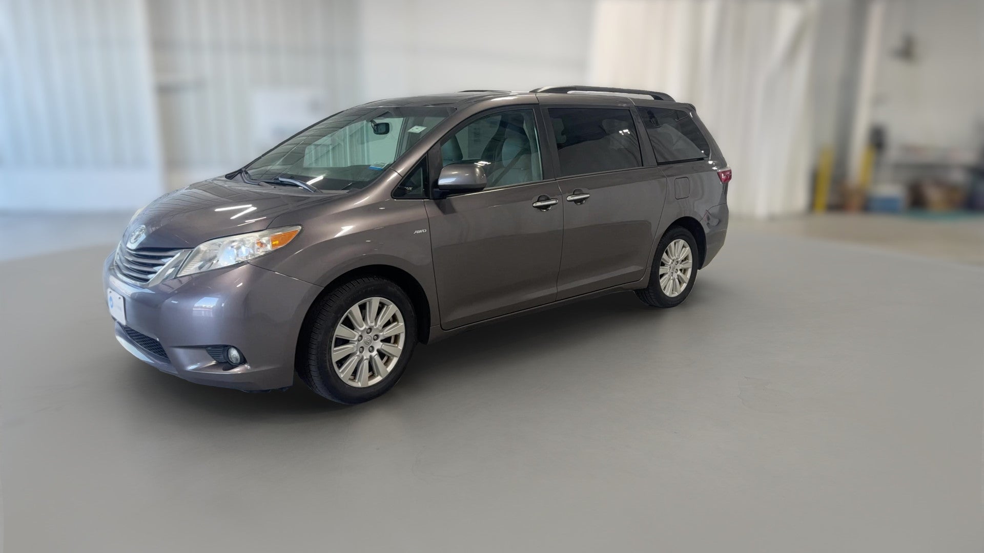 2017 Toyota Sienna vehicle photo