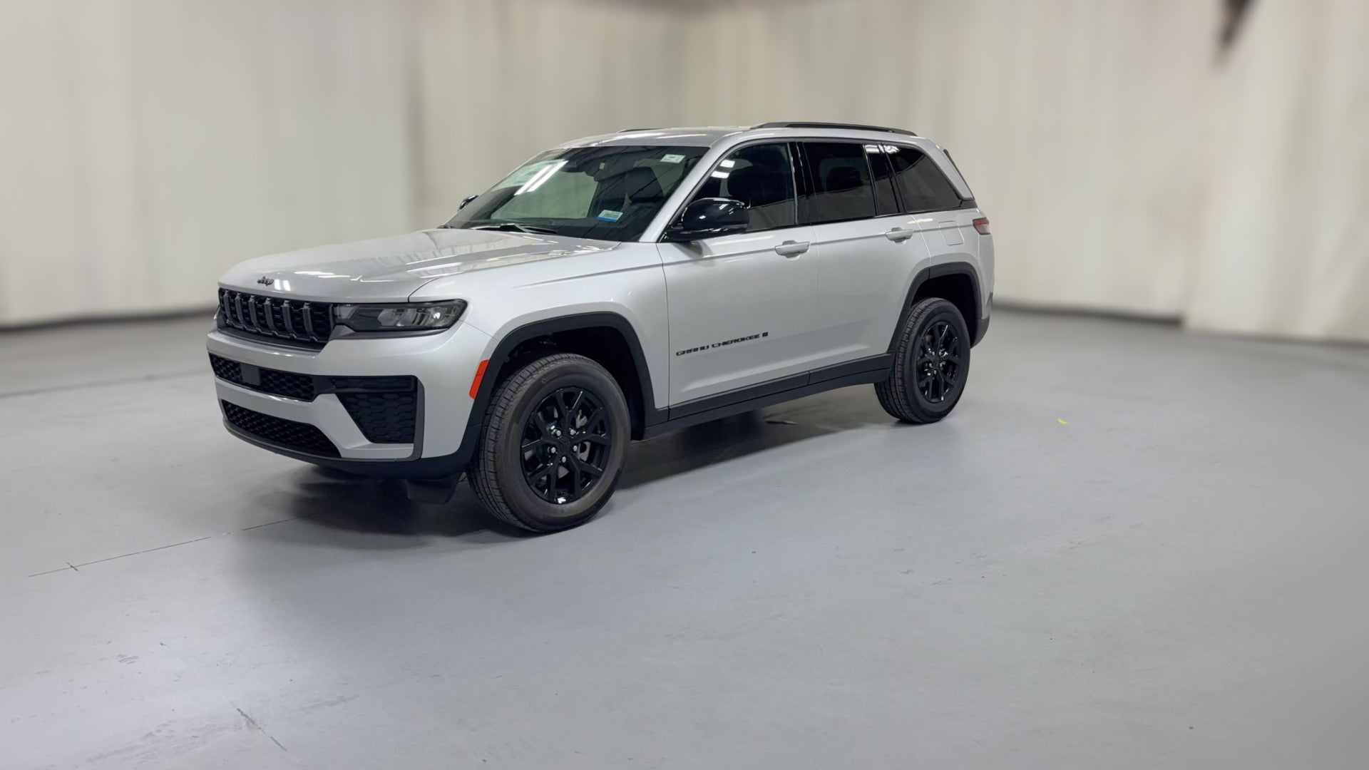 2026 Jeep Grand Cherokee vehicle photo