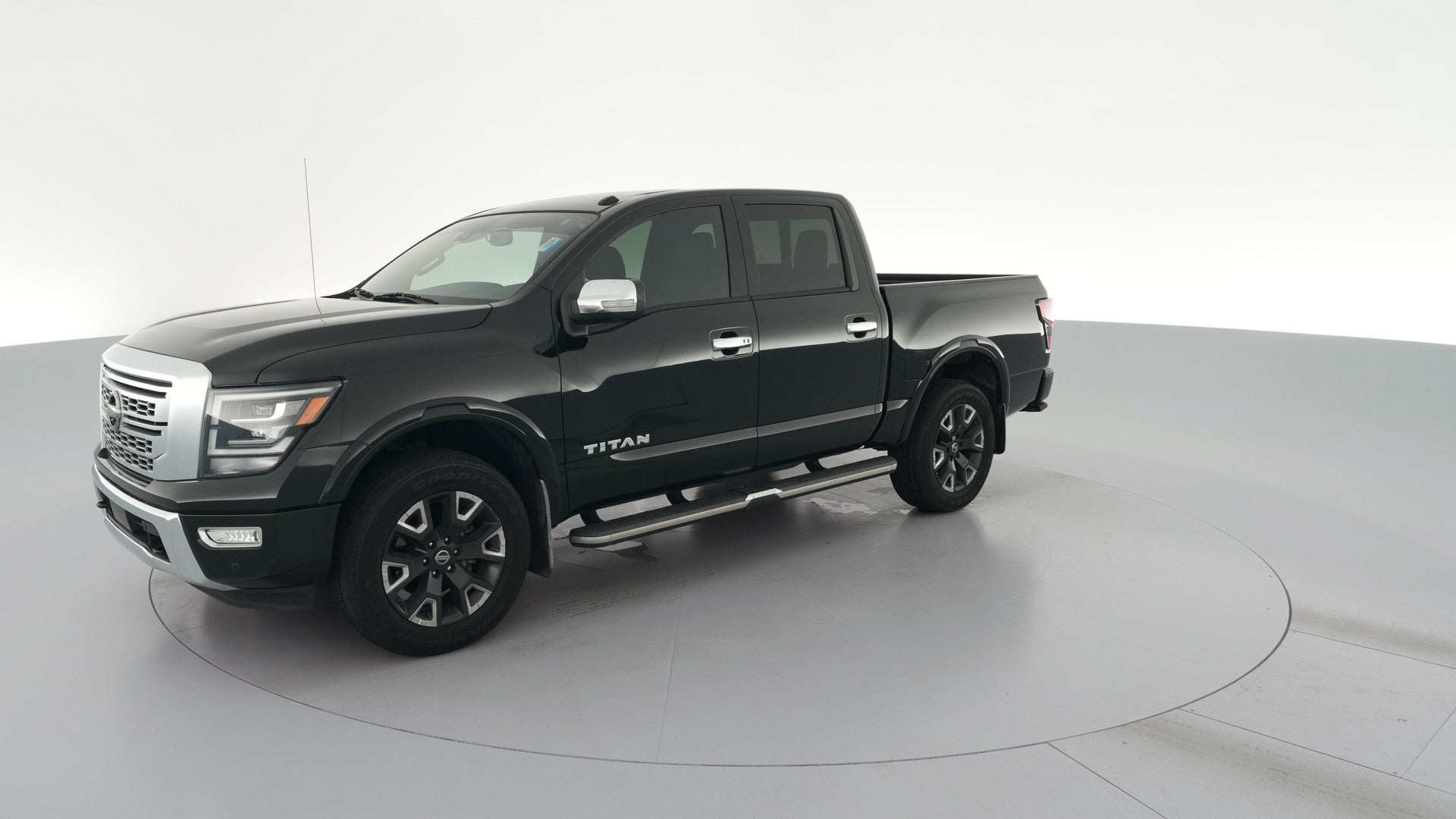 2021 Nissan Titan Crew Cab vehicle photo