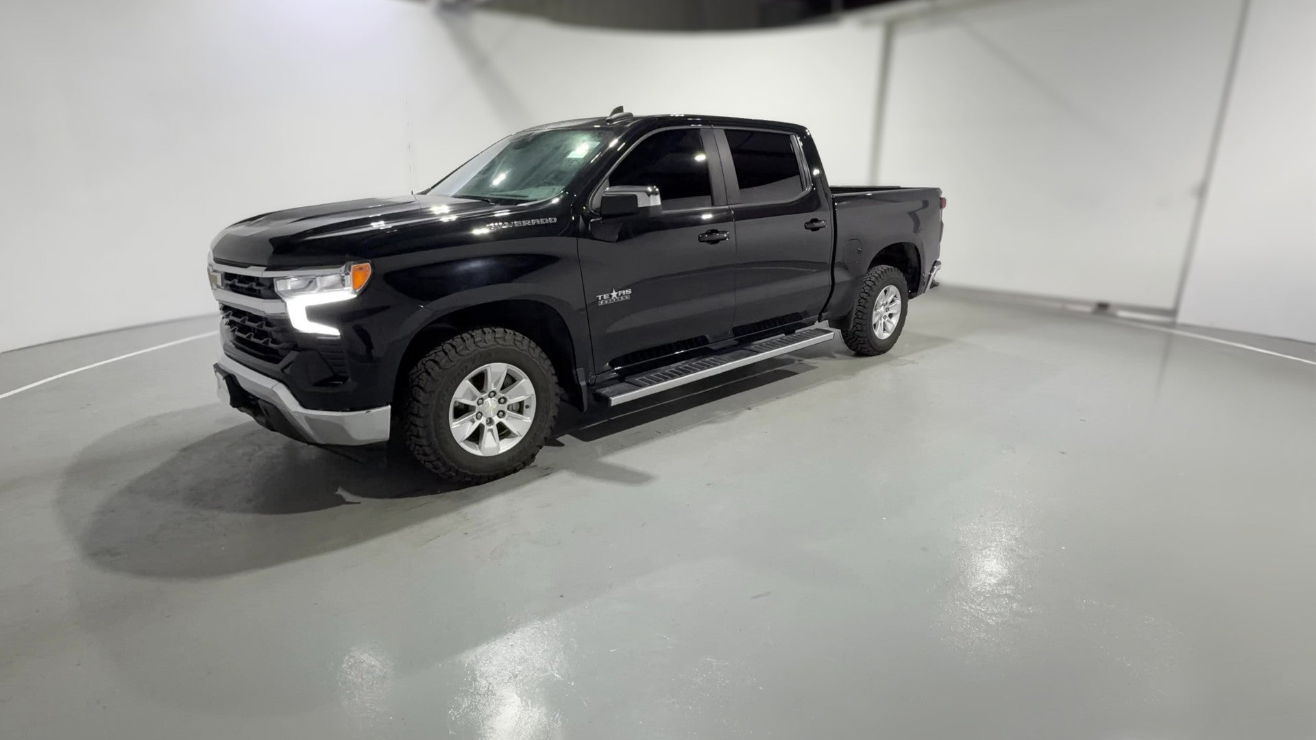 2022 Chevrolet Silverado 1500 Crew Cab vehicle photo