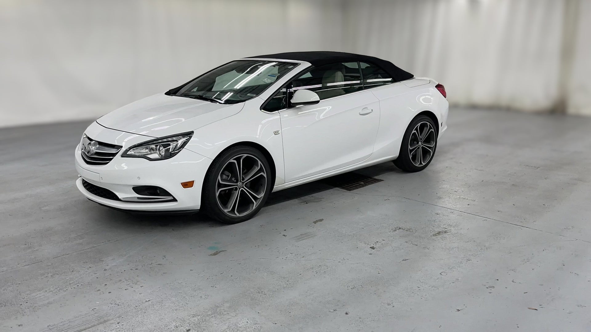 2016 Buick Cascada vehicle photo