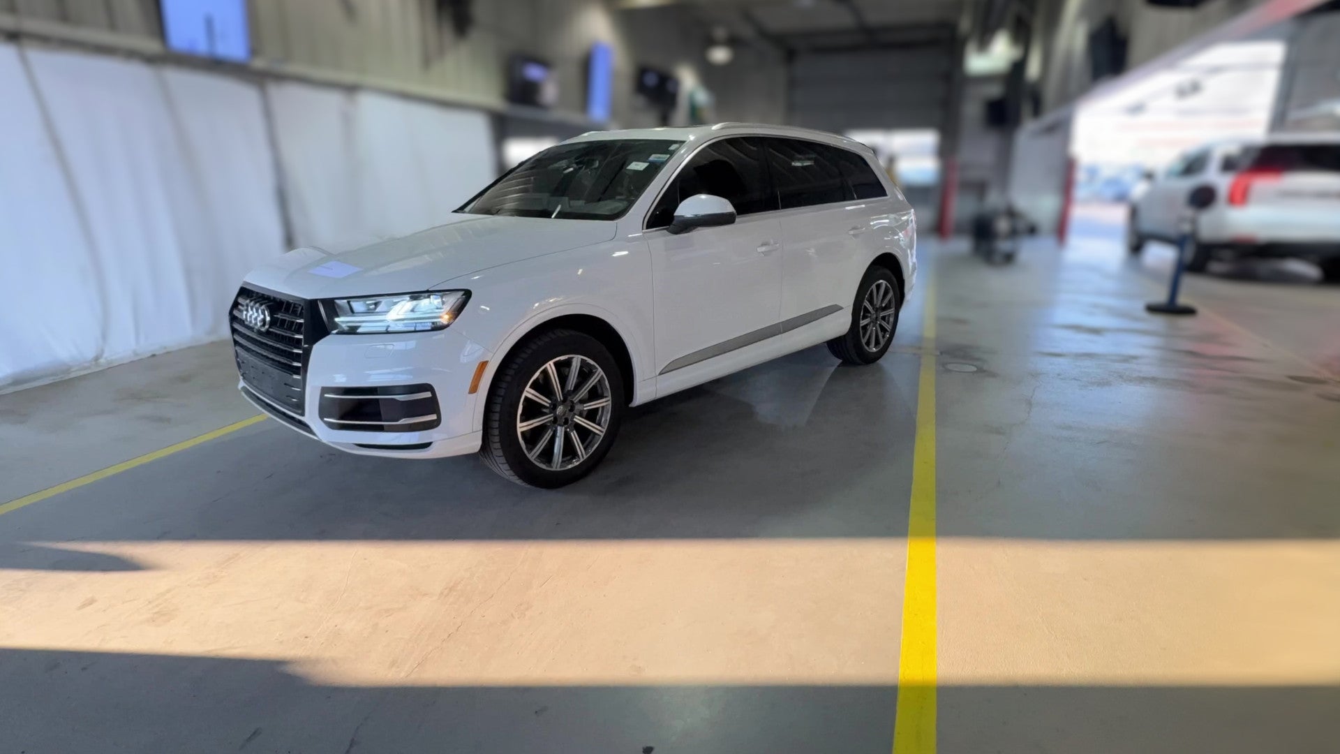 2017 Audi Q7 vehicle photo