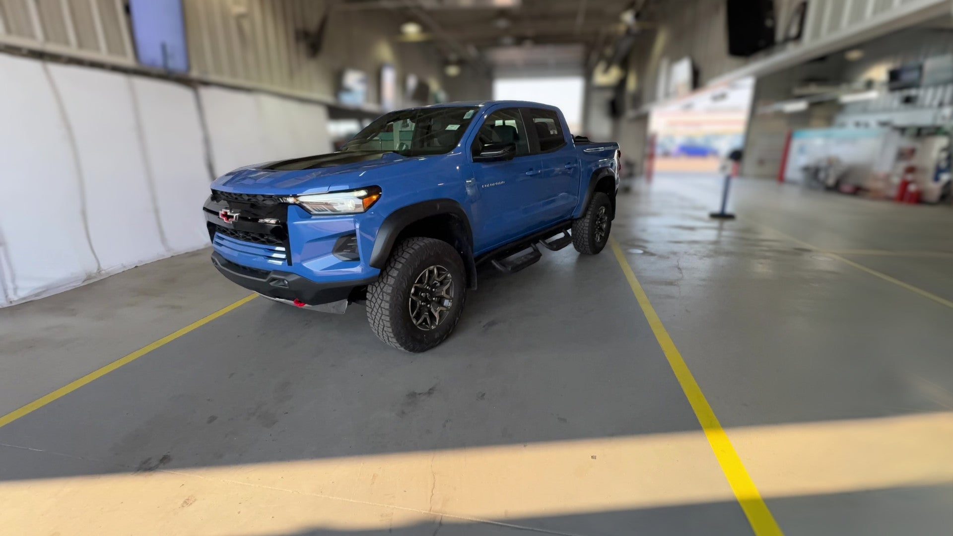 2025 Chevrolet Colorado Crew Cab vehicle photo
