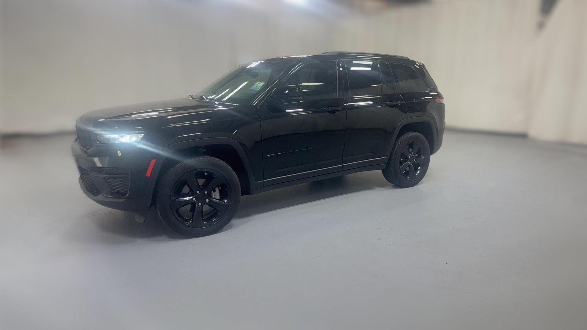 2023 Jeep Grand Cherokee vehicle photo