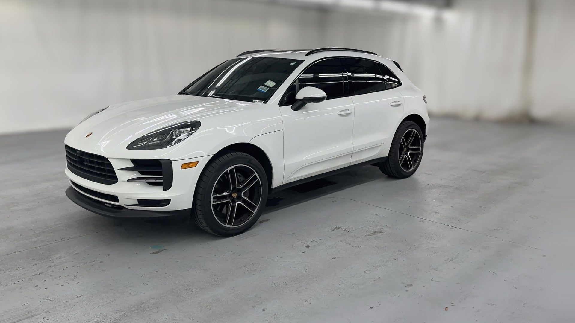 2021 Porsche Macan vehicle photo