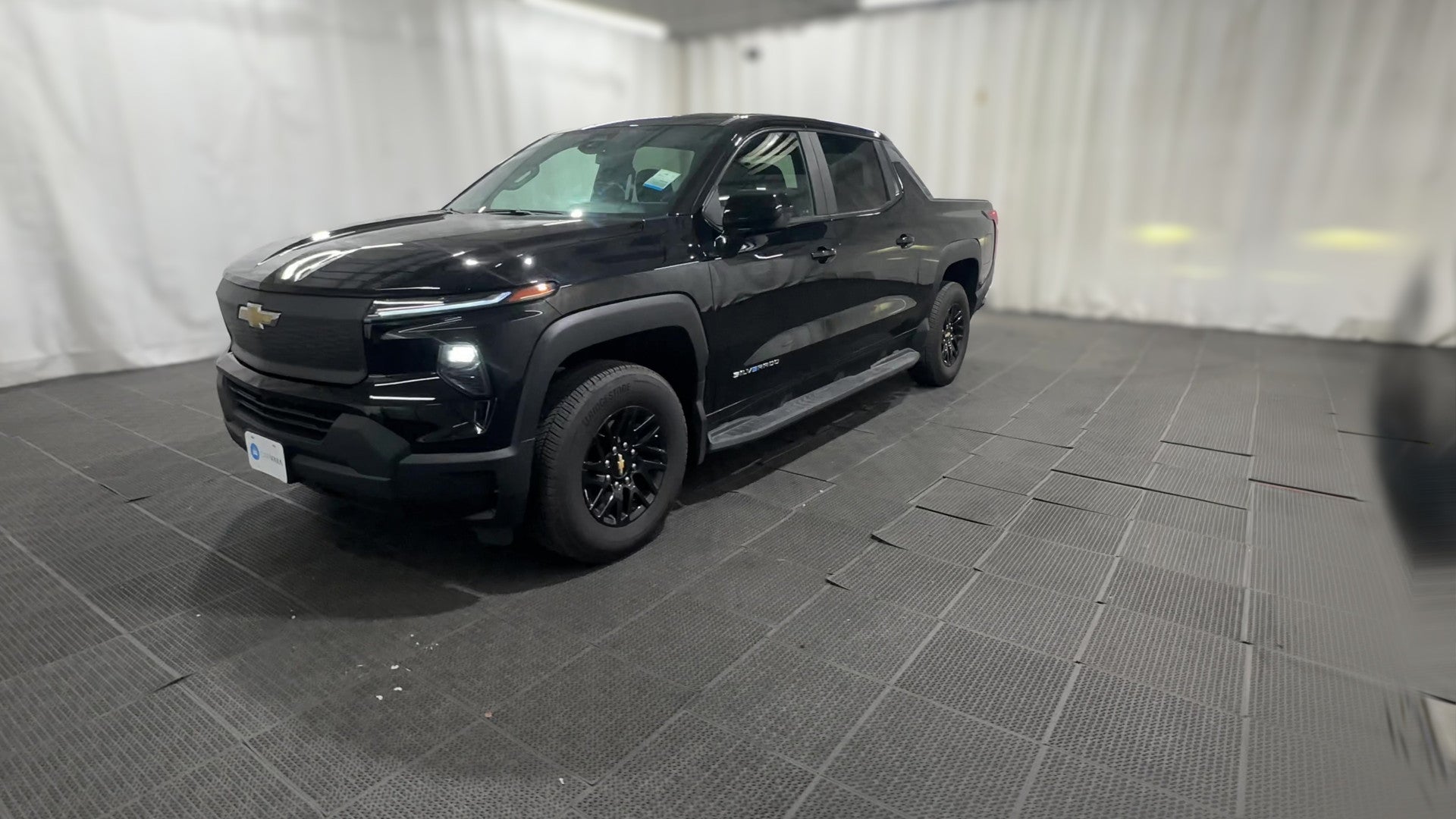 2024 Chevrolet Silverado EV vehicle photo