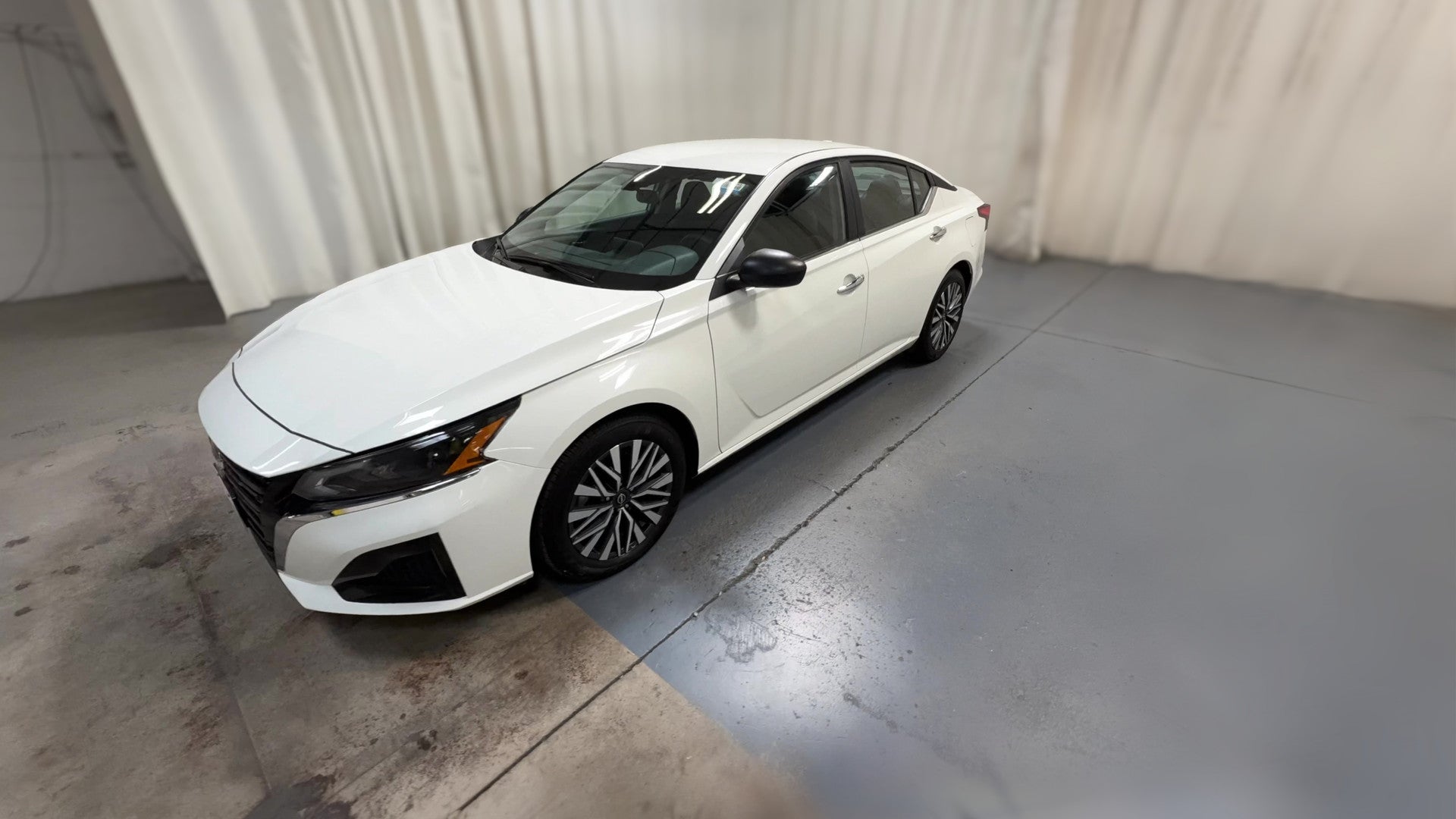 2025 Nissan Altima vehicle photo