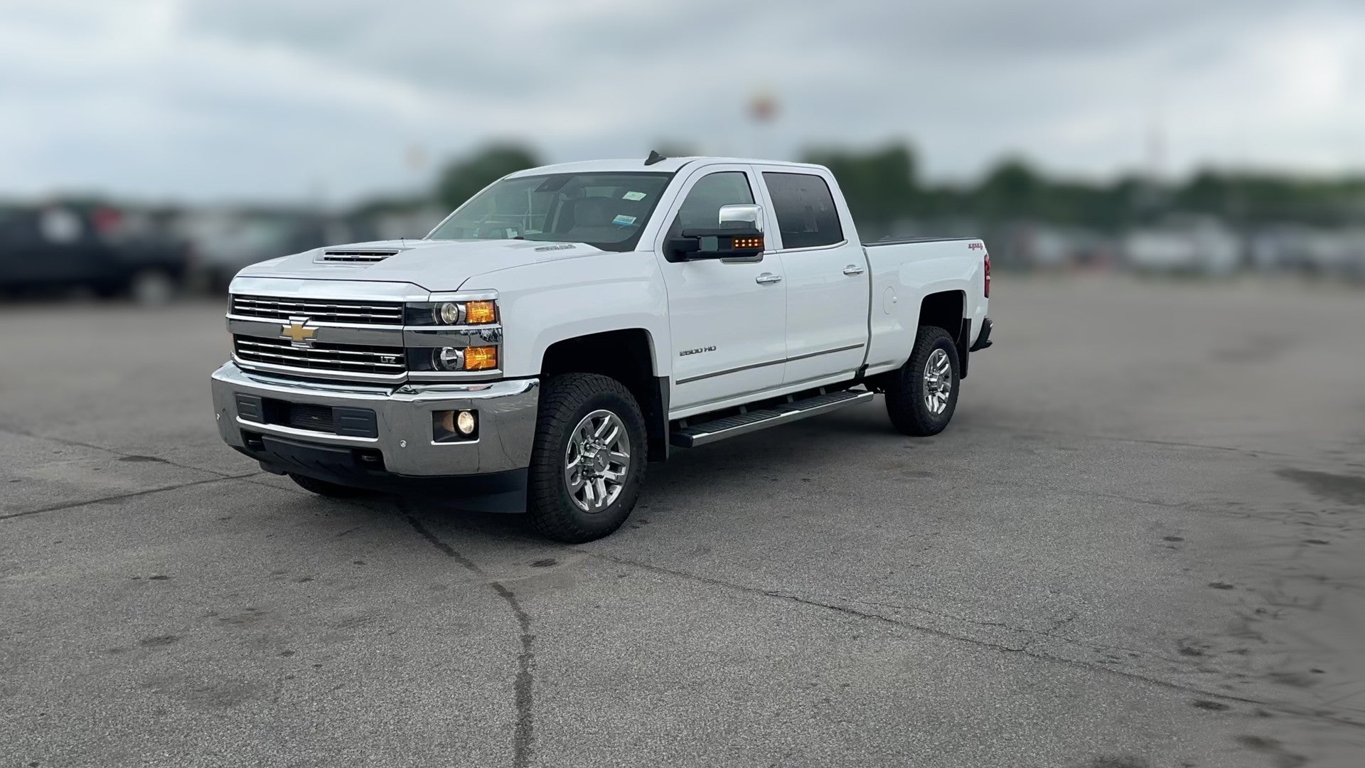 2019 Chevrolet Silverado 2500 HD Crew Cab vehicle photo