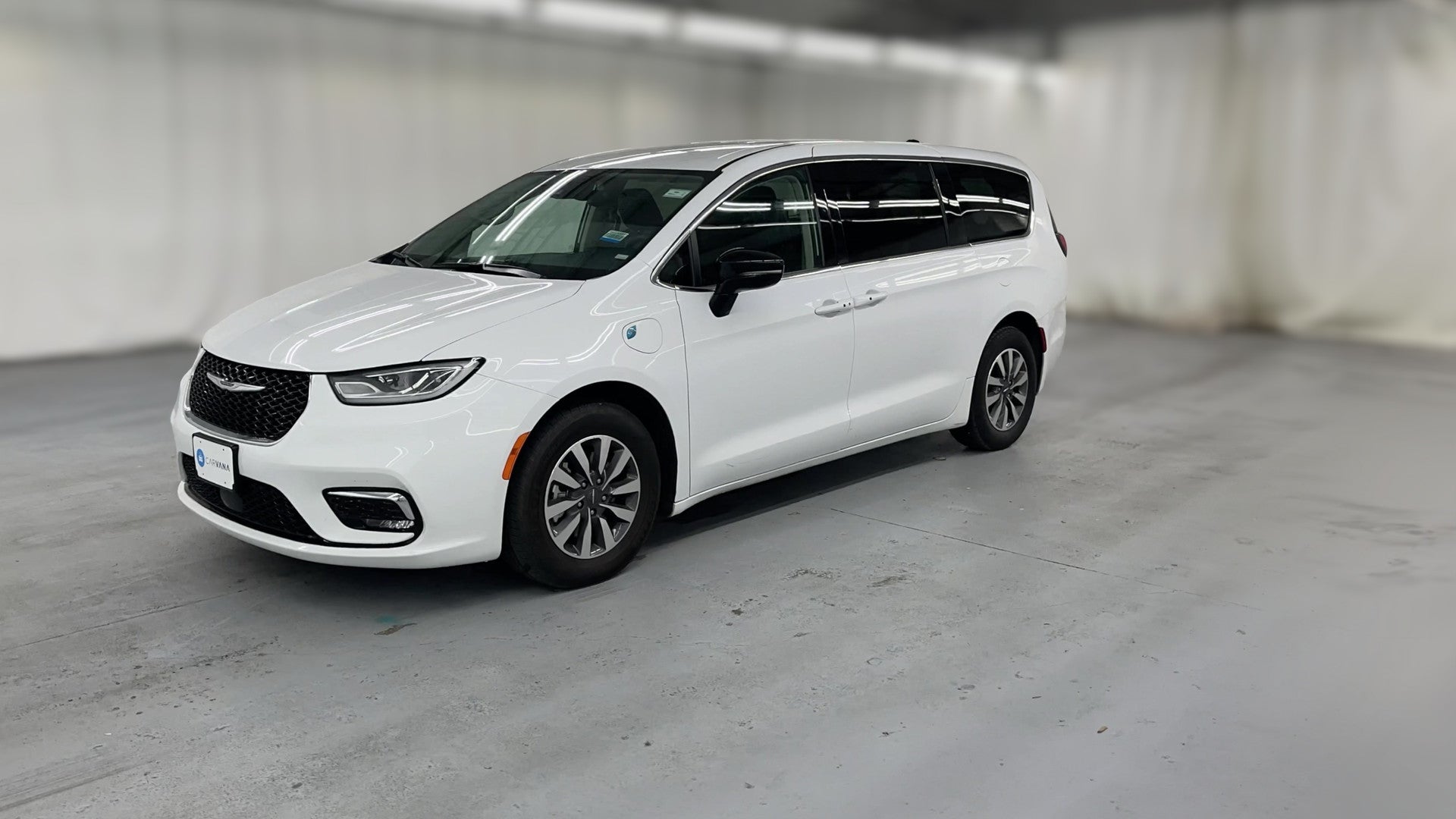2024 Chrysler Pacifica Hybrid vehicle photo