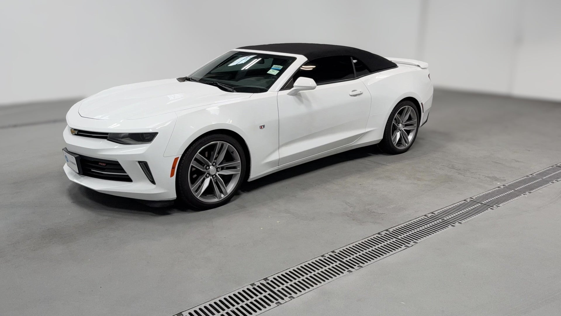 2018 Chevrolet Camaro vehicle photo
