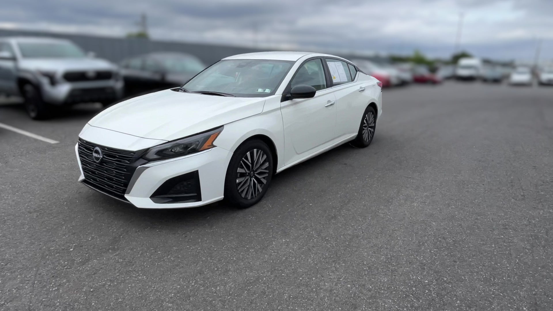 2025 Nissan Altima vehicle photo