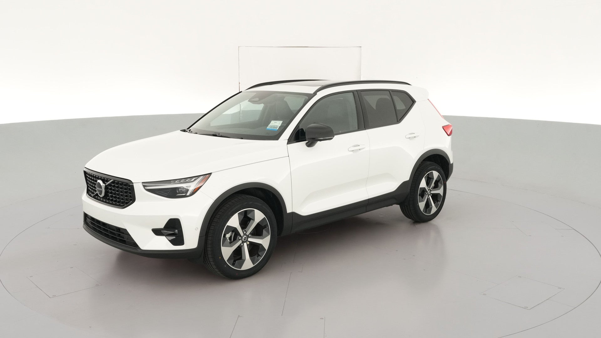 2026 Volvo XC40 vehicle photo