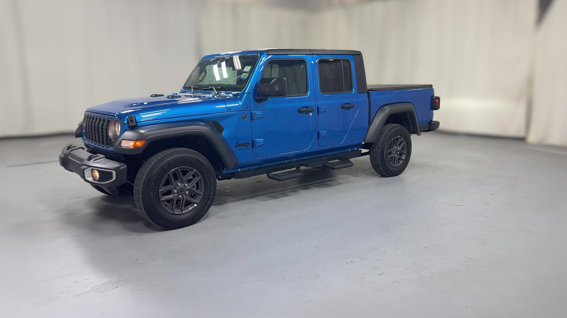 2025 Jeep Gladiator vehicle photo