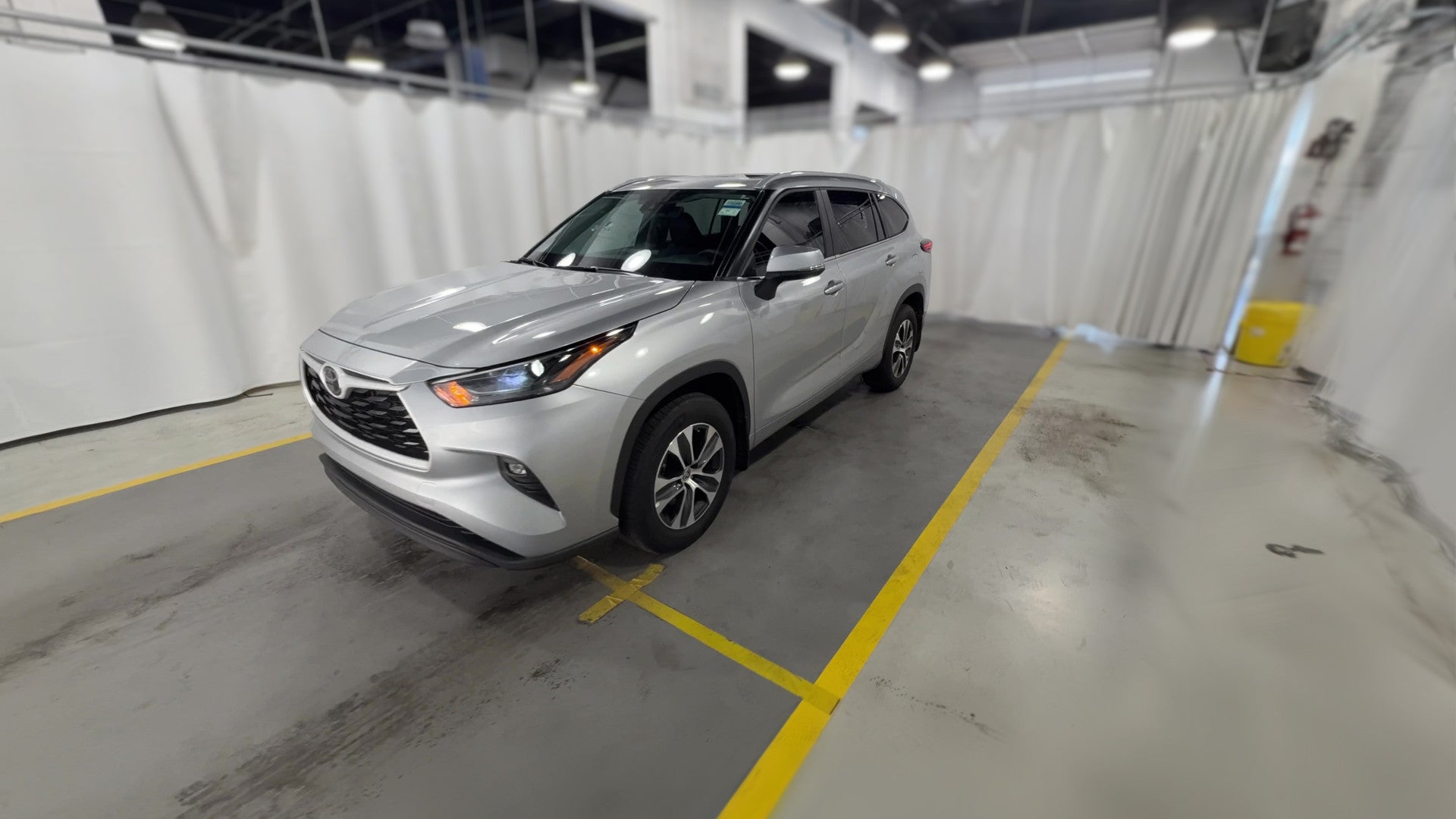 2023 Toyota Highlander vehicle photo