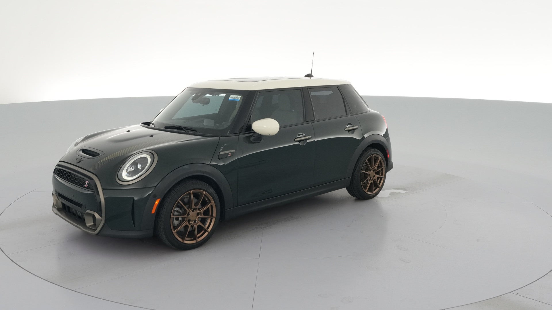 2024 MINI Hardtop 4 Door vehicle photo