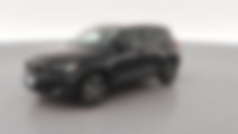 2025 Volvo XC40 vehicle photo