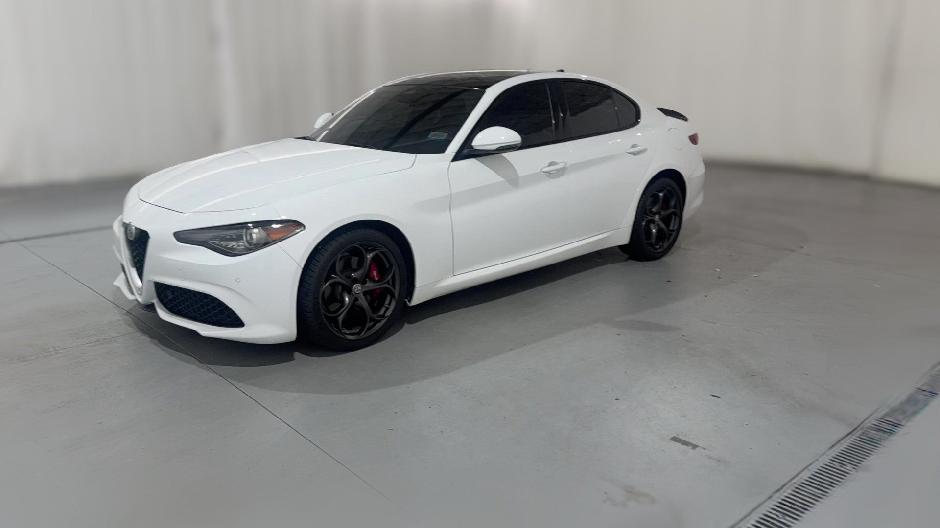 2018 Alfa Romeo Giulia vehicle photo